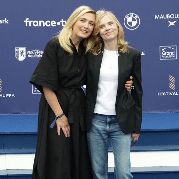 Julie Gayet, Isabelle Carré - Arrivées au cinéma CGR lors de la 18ème édition du Festival du Film Francophone de Angoulême (FFA) le 27 août 2025.

© Coadic Guirec / Bestimage