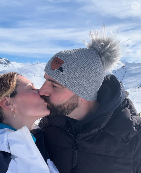 Ils suivent notamment une thérapie de couple
Laure et Matthieu de "Mariés au premier regard" au ski - 20 février 2025