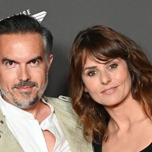 Toutefois, l'un et l'autre ont gardé le silence quant au scoop mis en lumière par d'innombrables médias. Si la présentatrice a partagé des images de ses vacances sur la Toile, le père de sa progéniture s'est fait beaucoup plus discret.

Faustine Bollaert et son mari Maxime Chattam - Avant-première du film "Top Gun Maverick" à l'UGC Normandie à Paris le 19 mai 2022. © Coadic Guirec/Bestimage