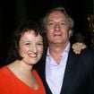 Anne Roumanoff a perdu le seul homme qu’elle a épousé : Philippe Vaillant, père de ses filles, est parti “entouré de sa famille”