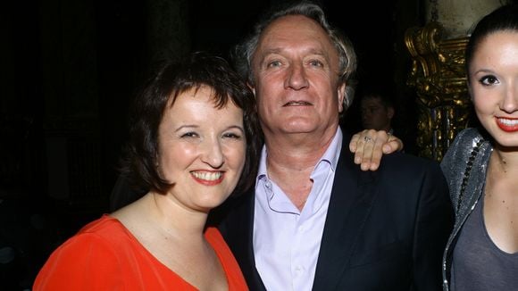 Anne Roumanoff a perdu le seul homme qu’elle a épousé : Philippe Vaillant, père de ses filles, est parti “entouré de sa famille”