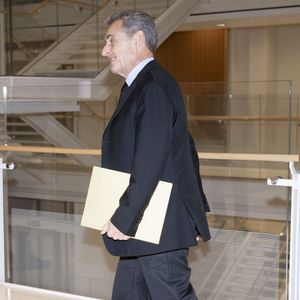 Info - Nicolas Sarkozy doit se faire poser ce vendredi le bracelet électronique auquel il a été condamné dans l'affaire dite des écoutes - L'ancien président français Nicolas Sarkozy (qui vient de fêter ses 70 ans hier le 28 janvier) - N.Sarkozy et 11 autres prévenus arrivent au tribunal de Paris pour leur procès pour des accusations de financement illégal de la campagne présidentielle victorieuse de 2007 par le dictateur M.Kadhafi, le 29 janvier 2025. © Pierre Perusseau/Bestimage