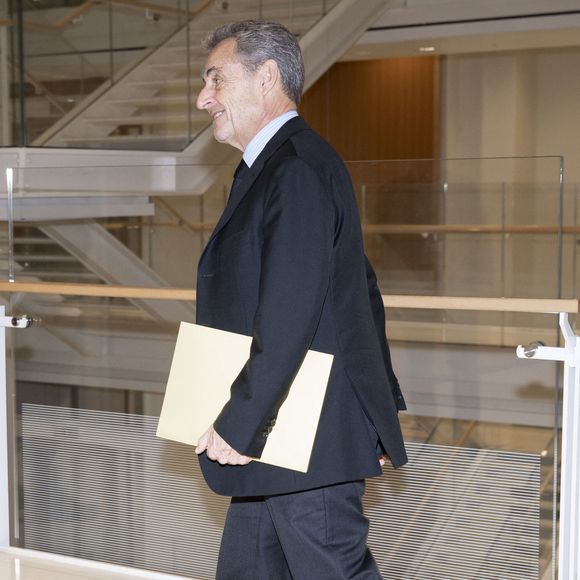 Info - Nicolas Sarkozy doit se faire poser ce vendredi le bracelet électronique auquel il a été condamné dans l'affaire dite des écoutes - L'ancien président français Nicolas Sarkozy (qui vient de fêter ses 70 ans hier le 28 janvier) - N.Sarkozy et 11 autres prévenus arrivent au tribunal de Paris pour leur procès pour des accusations de financement illégal de la campagne présidentielle victorieuse de 2007 par le dictateur M.Kadhafi, le 29 janvier 2025. © Pierre Perusseau/Bestimage