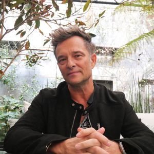 David Hallyday, nom de scène de David Smet, chanteur français, musicien multi-instrumentiste, compositeur et pilote de course, également auteur, photographié à Paris, France, le 8 novembre 2023. Photo par Marc Charuel/ABACAPRESS.COM