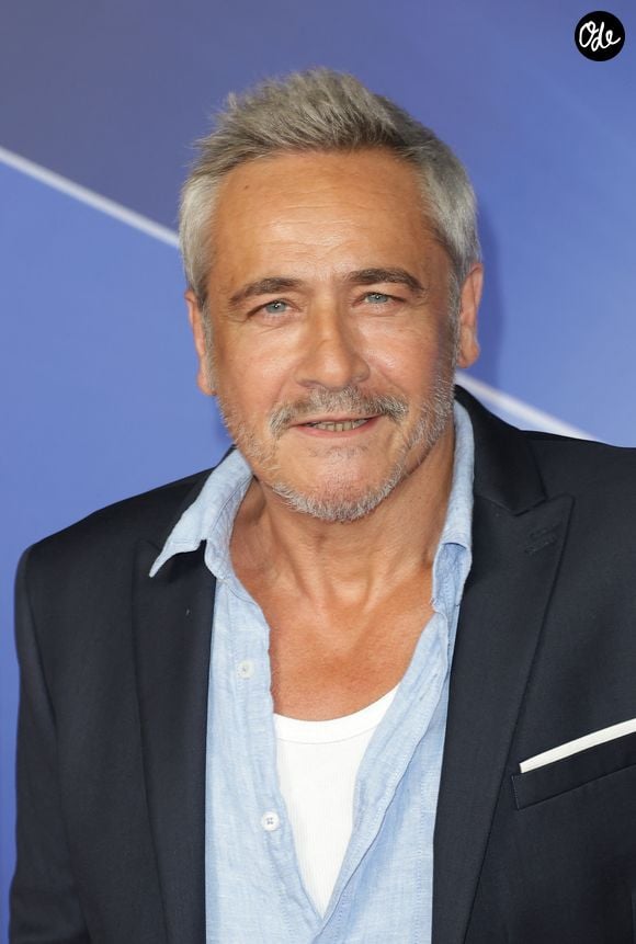 Leur relation a finalement pris fin après deux ans, malgré les sentiments qu'ils partageaient.

Jean-Michel Tinivelli au photocall de l’Upfront 2026 de TF1 à la Seine Musicale à Boulogne-Billancourt le 18 juin 2026.

© Coadic Guirec/Bestimage