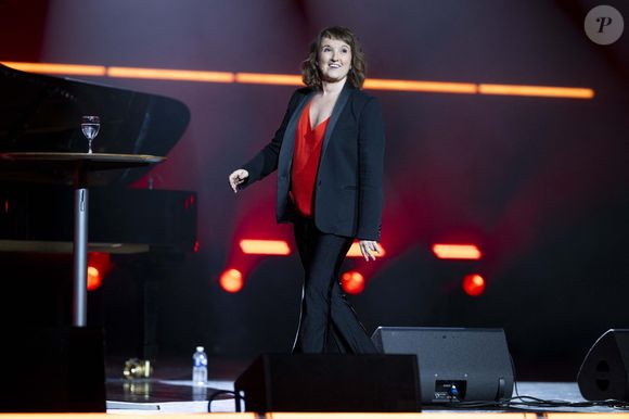 L'humoriste a débuté sa carrière dans les années 90 en participant notamment à l'émission "La Classe" sur France 3

Exclusif - Anne Roumanoff sur la scène du concert solidaire pour les enfants de la guerre "Ensemble à l'Olympia" à Paris présenté par EliseCare le 10 février 2025.
© Jack Tribeca / Pierre Perusseau / Bestimage
