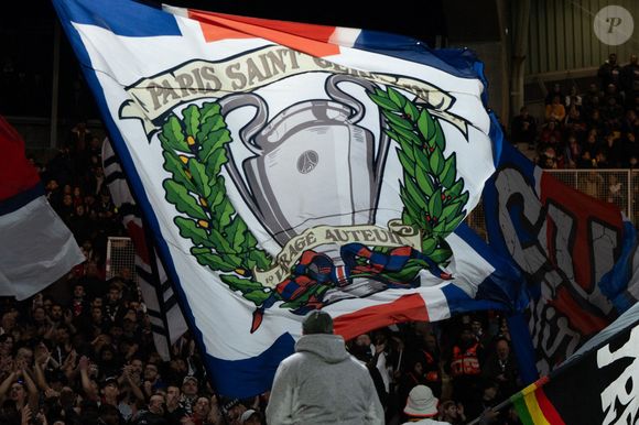 Drapeau des supporters du Paris SG - Match de 32ème de finale de la Coupe de France 2025 "Vendée Fontenay Foot - PSG (0-4)" au stade de la Beaujoire, le 20 décembre 2025.