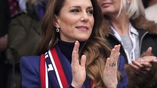 Kate Middleton en solo : elle fait une apparition remarquée sans le prince William (ce détail de sa tenue qui veut tout dire)
