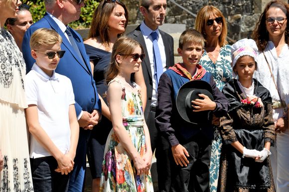 À Carlat, la famille princière a inauguré un jardin botanique en mémoire du fief historique, au pied du même arbre que la princesse Charlotte en 1912.

Le prince Albert II de Monaco, la princesse Charlène de Monaco, le prince Jacques de Monaco, marquis des Baux, et la princesse Gabriella de Monaco, comtesse de Carladès, ont été accueillis à Vic-sur-Cère, dans le Cantal, en France, le 9 juillet 2025. © Bruno Bebert/Bestimage
