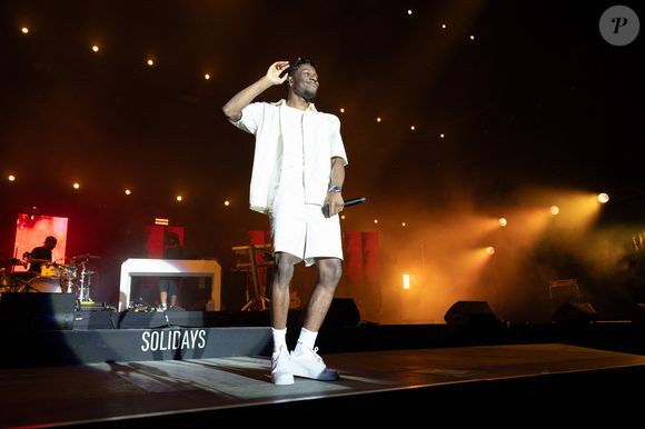 Tiakola en concert à Solidays qui fête cette année ses 25 ans sur la pelouse de l'hippodrome de Longchamp à Paris le 24 juin 2023. © Jeremy Melloul / Bestimage