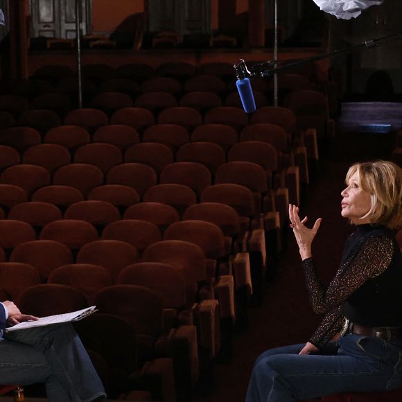 Exclusif - Clémentine Célarié lors de l'enregistrement de l'émission "Olympiascope" au théâtre Antoine, présentée par B.Montiel et diffusée le 2 mai 2025 sur Olympia TV, au théâtre Antoine à Paris, France, le 18 février 2025. © Denis Guignebourg/Bestimage