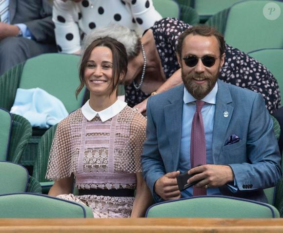 Pippa Middleton et son frère James Middleton au tournoi de tennis de Wimbledon à Londres, Royaume Uni, le 5 juillet 2017.