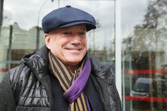 Exclusif - Louis Bodin quitte les studios RTL à Paris, le 2 décembre 2019.

© Jonathan Rebboah / Panoramic / Bestimage