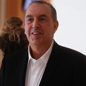 Exclusif - L'animateur de radio, journaliste, présentateur de télévision et producteur français, Jean-Marc Morandini, accompagné de son avocate, maître F.Rault, arrive à la chambre correctionnelle du tribunal judiciaire de Paris Batignolles, le 14 juin 2023. Jean-Marc Morandini est jugé pour "harcèlement sexuel" et "travail dissimulé", à Paris, lors du deuxième et dernier jour de son procès.
© Christophe Clovis /Bestimage