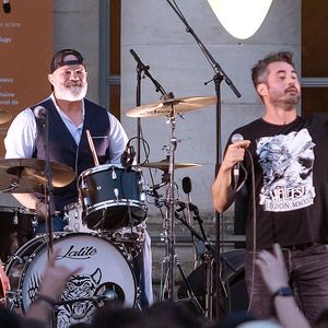 Le grand chef et animateur TV Philippe Etchebest est egalement leader et batteur d'un groupe de rock, "Chef and the Gang", il a organisé pour la fete de la musique un concert devant un de ses restaurants, " Le Quatrieme Mur", qu'il dirige dans le batiment de l'Opera de Bordeaux, le 21 Juin 2024. Patrick Bernard-Thierry David/ Bestimage