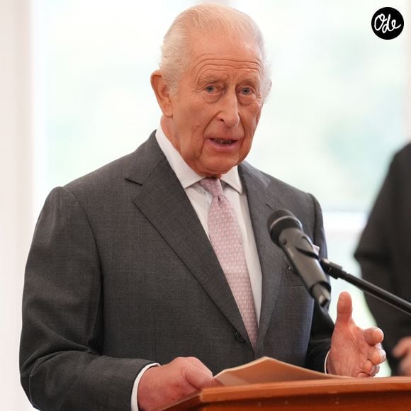 L’ouvrage revient notamment sur la relation entre Charles Spencer et sa sœur, Lady Diana.

Le roi Charles III prononce un discours lors d’une réunion réunissant des dirigeants du secteur de l’intelligence artificielle (IA), des représentants du gouvernement et des personnalités du monde de la réflexion, afin de discuter de la manière dont l’IA peut être développée et déployée au bénéfice de la société, à Dumfries House, à Cumnock, dans l’Ayrshire. Photo prise le jeudi 17 septembre 2026. © Jonathan Brady/PA Photo/Bestimage