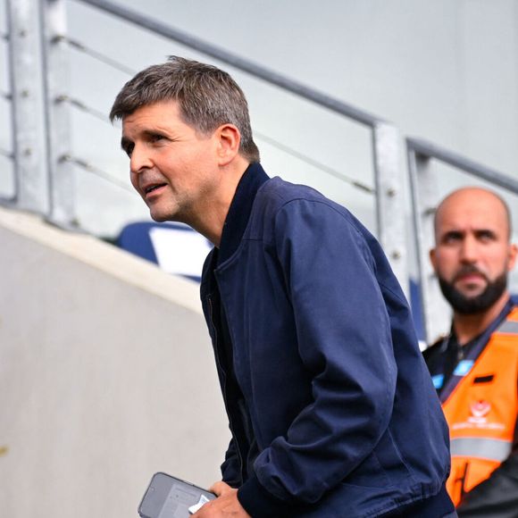 Il a reçu de nombreux messages de soutien, notamment de la part de Michel Drucker.

Thomas Sotto assiste au match de Ligue 1 entre le Paris FC et le RC Strasbourg Alsace au Stade Jean Bouin le 21 septembre 2025 à Paris, France. ( Photo by Federico Pestellini / PsnewZ ) -