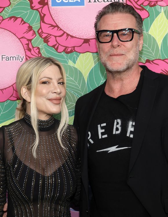 Tori Spelling, Dean McDermott au photocall du gala caritatif "Stands for Kids" au profit du "Luskin Orthopaedic Institute for Children" à Los Angeles.

Photo : Agence / Bestimage