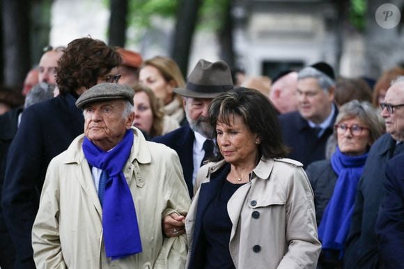 Anne Sinclair et Pierre Nora lors des obsèques de l'avocat Georges Kiejman au cimetière du Montparnasse à Paris, France, le 12 mai 2023. Photo par Nasser Berzane/ABACAPRESS.COM