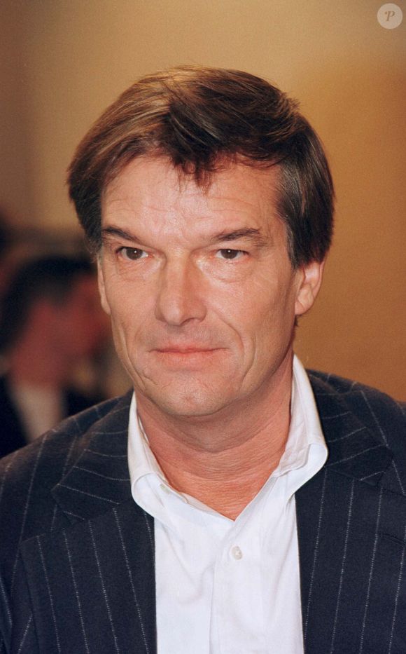 Le réalisateur est désormais mis en examen pour viol

Portrait de Benoît Jacquot pour l'émission "Bouillon de culture"
©COADIC GUIREC / BESTIMAGE