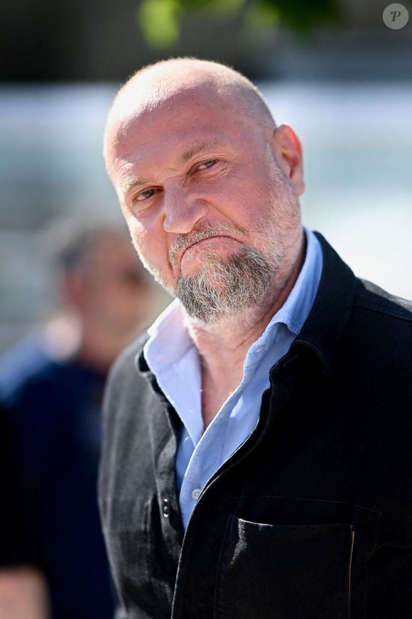 François Damiens assiste au photocall Le Proces Du Chien (Dog On Trial) lors du 77ème Festival de Cannes au Palais des Festivals le 19 mai 2024 à Cannes, France. Photo by Franck Castel/ABACAPRESS.COM