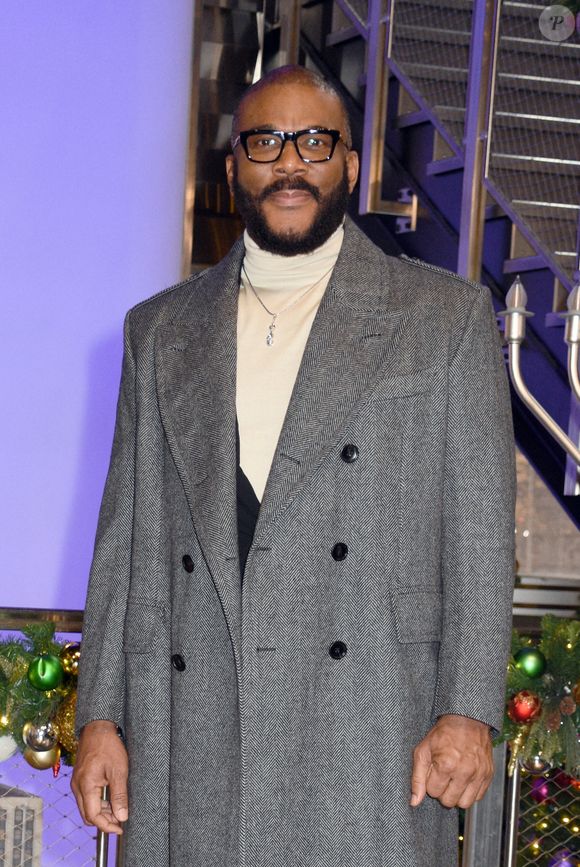 Si, entre les Sussex et Tyler Perry, tout roule, ça n'a pas toujours été le cas entre le célèbre producteur et sa famille à lui. 

Tyler Perry photographié à l'Empire State Building, pour la sortie de "The six triple eight". Le 16 décembre 2024, à New York. GOFF INF / BESTIMAGE