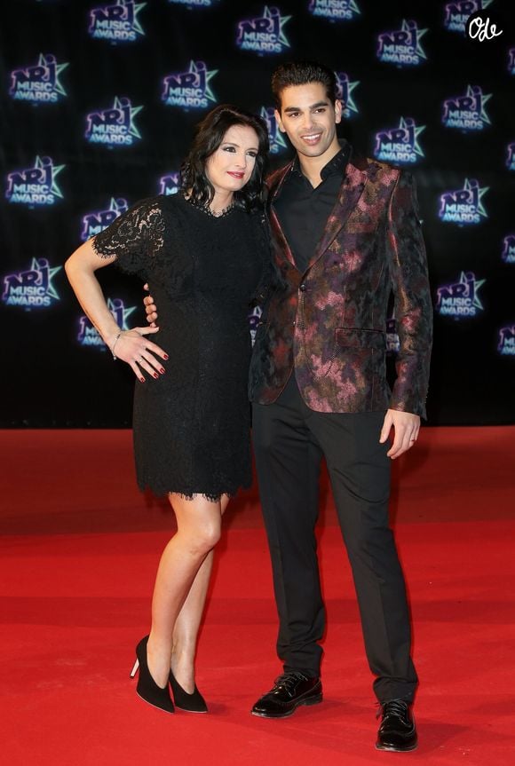 Christophe Licata et sa femme Coralie enceinte à la 18ème cérémonie des "NRJ Music Awards" au Palais des Festivals à Cannes, le 12 novembre 2016.
© Dominique Jacovides/Bestimage