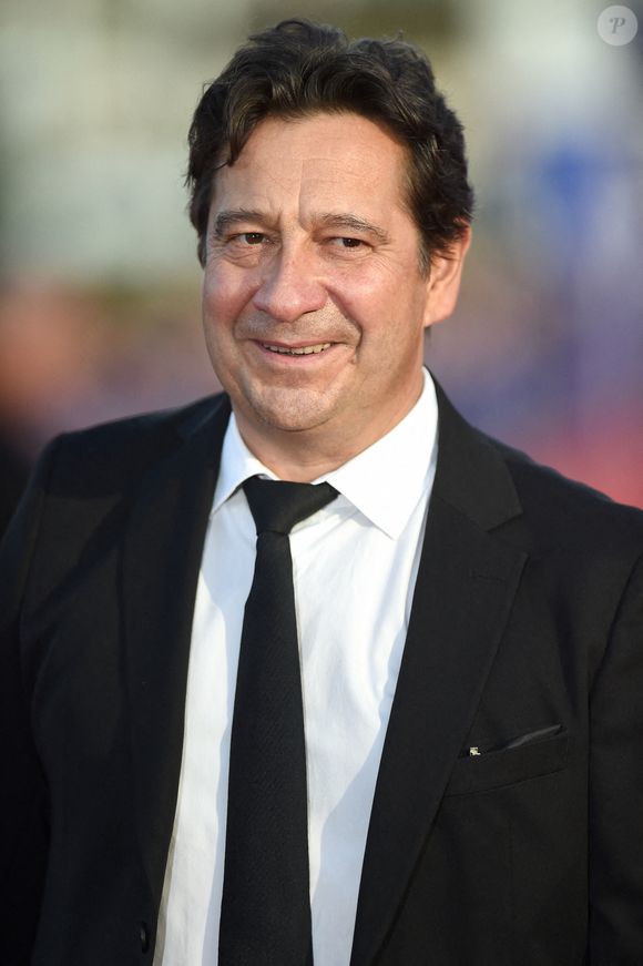 En décembre dernier, il reprenait son rôle du capitaine Meyer dans Hors limites, un polar réalisé par Éric Valette et tourné dans cette vallée, qui fait suite aux téléfilms Noir comme neige et Morts au sommet. A noter que cette région, son grand-père et son arrière-grand-mère y ont vécu, avant l’arrivée du tourisme et du ski.

DEAUVILLE, FRANCE LE 02 SEPTEMBRE Laurent Gerra assiste à la cérémonie d'ouverture du 47ème Festival du Film Américain de Deauville le 02 septembre 2022 à Deauville, France. Photo par Franck Castel/ABACAPRESS.COM