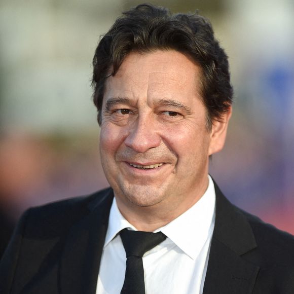 En décembre dernier, il reprenait son rôle du capitaine Meyer dans Hors limites, un polar réalisé par Éric Valette et tourné dans cette vallée, qui fait suite aux téléfilms Noir comme neige et Morts au sommet. A noter que cette région, son grand-père et son arrière-grand-mère y ont vécu, avant l’arrivée du tourisme et du ski.

DEAUVILLE, FRANCE LE 02 SEPTEMBRE Laurent Gerra assiste à la cérémonie d'ouverture du 47ème Festival du Film Américain de Deauville le 02 septembre 2022 à Deauville, France. Photo par Franck Castel/ABACAPRESS.COM