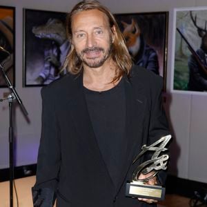 Exclusif - Bob Sinclar a reçu le prix des arts et de la culture - Personnalités à la 4ème édition du Dîner des Arts et de la Culture à Artcurial à Paris. Le 25 septembre 2024
Cette cérémonie de gala vise à mettre à l’honneur celles et ceux qui font rayonner l’art et la culture en France et à l'international. Moment privilégié d'échanges et de rencontres, elle est également l’occasion de lever des fonds à destination de projets humanitaires.
© Christophe Aubert via Bestimage