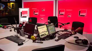 Une star de télé débarque sur France Inter et est… privilégiée ? Cette place de choix ne l'oblige pas à quitter sa chaîne