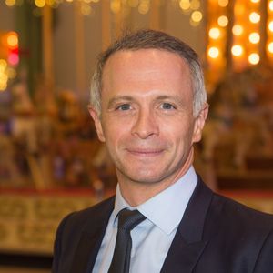 Mais reste l'animateur du célèbre jeu de France 3.

Samuel Etienne - Inauguration de la 3ème édition "Jours de Fêtes" au Grand Palais à Paris le 17 décembre 2015. 
AGENCE / BESTIMAGE