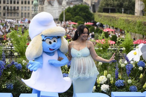 Rihanna, enceinte, aux arrivées et au photocall de la première du film Les Schtroumpfs au Mont des Arts à Bruxelles, Belgique, le 28 juin 2025. © Jan De Meuleneir/Photonews/Bestimage