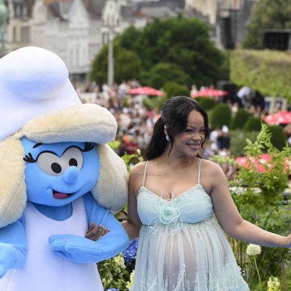 Rihanna, enceinte, aux arrivées et au photocall de la première du film Les Schtroumpfs au Mont des Arts à Bruxelles, Belgique, le 28 juin 2025. © Jan De Meuleneir/Photonews/Bestimage
