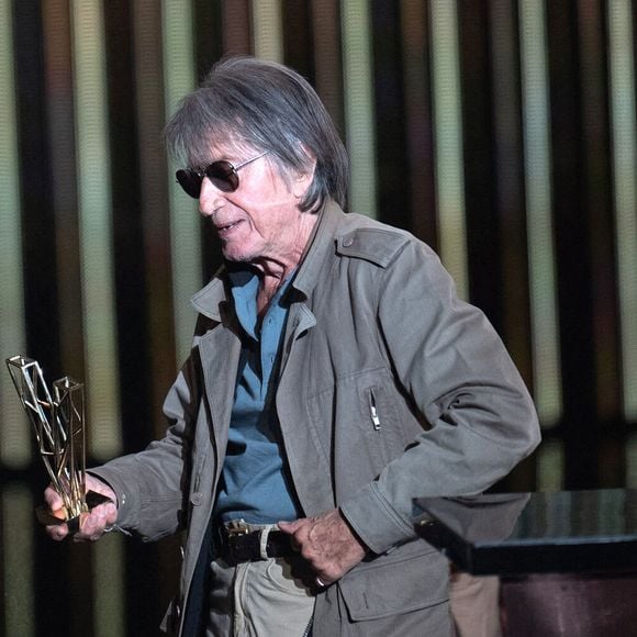 Jacques Dutronc reçoit un prix d'honneur de son fils Thomas Dutronc lors des 37e Victoires de la Musique à la Seine Musicale le 11 février 2022 à Boulogne-Billancourt, France. Photo by David Niviere/ABACAPRESS.COM