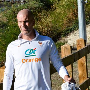 Ce trésor caché en Occitanie représente à la fois un ancrage familial et des projets professionnels ambitieux.

Zinédine Zidane - Entraînement de l'équipe de France en préparation de la Ligue des nations de l'UEFA 2026 au Centre national de Clairefontaine le 21 septembre 2026. © Baptiste Autissier/PsnewZ/Bestimage