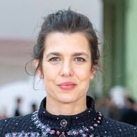 Charlotte Casiraghi et Alexandra de Hanovre ont quitté Monaco : les demi-soeurs stylées en plein Paris pour Chanel