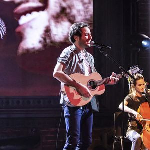 Il a été victime d'un accident de scooter à Paris 
Exclusif - Vianney Bureau et sa femme Catherine Robert  - Enregistrement de l'émission "On est presque en direct" (OEED) présentée par L. Ruquier et diffusée sur France 2 le 7 novembre 2020. © Jack Tribeca / Bestimage