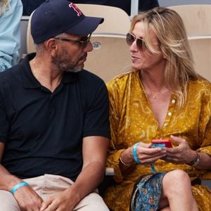 Roschdy Zem et sa compagne Sarah Lavoine - Célébrités en tribunes des Internationaux de France de tennis de Roland Garros 2023 à Paris le 11 juin 2023. © Jacovides-Moreau/Bestimage