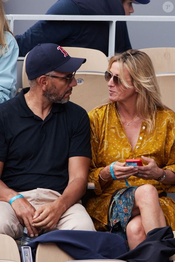 Roschdy Zem et sa compagne Sarah Lavoine - Célébrités en tribunes des Internationaux de France de tennis de Roland Garros 2023 à Paris le 11 juin 2023. © Jacovides-Moreau/Bestimage