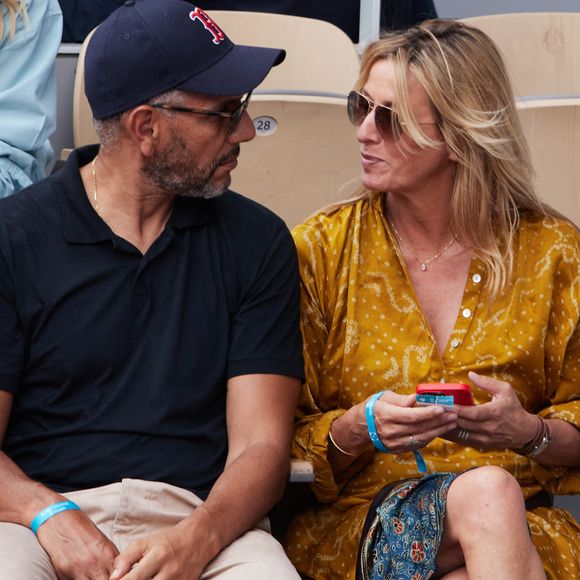 Roschdy Zem et sa compagne Sarah Lavoine - Célébrités en tribunes des Internationaux de France de tennis de Roland Garros 2023 à Paris le 11 juin 2023. © Jacovides-Moreau/Bestimage