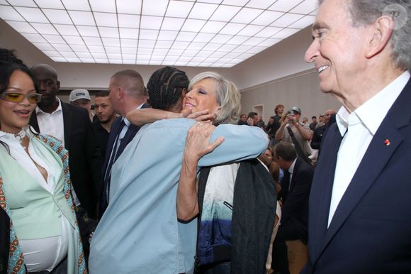 Rihanna, ASAP Rocky, Hélène Arnault et Bernard Arnault - Défilé de mode Dior Homme, Collection Printemps / Été 2026, Front Row, dans le cadre de la Fashion Week de Paris, France, le 27 Juin 2025. 
© Olivier Borde / Bertrand Rindoff / Bestimage