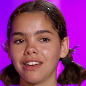 Lila Debbouze a participé à la demi-finale de "The Voice Kids" diffusée sur TF1 le samedi 26 septembre 2026. La fille de Jamel Debbouze et Mélissa Theuriau a été éliminée.