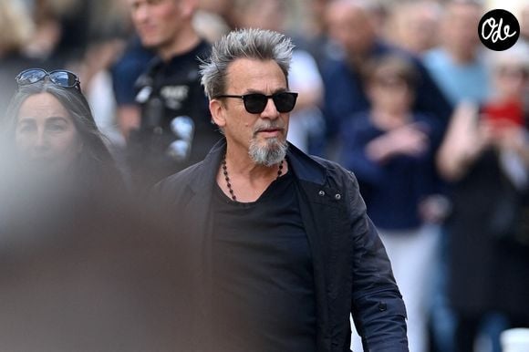 Florent Pagny assistant aux funérailles de Thierry Ardisson à l'église Saint-Roch à Paris, en France, le 17 juillet 2025. Journaliste de télévision, animateur et producteur français pionnier, surnommé « l'Homme en noir », Thierry Ardisson est décédé d'un cancer le 14 juillet à l'âge de 76 ans. Photo de Franck Castel/ABACAPRESS.COM