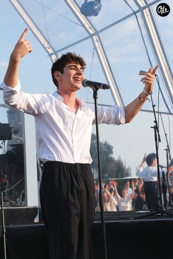 Exclusif - Léon Hesby, le fils de P.Bruel, se produit pour la première fois sur scène en France, au festival des Sables-d'Olonne, le 26 juin 2026.
Crédit : Noël Carrier / Bestimage