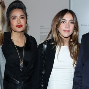 Malgré son jeune âge, elle commence à se faire remarquer outre-Manche, notamment après avoir figuré dans un classement du magazine Tatler consacré aux célibataires les plus convoités de Grande-Bretagne.

 Salma Hayek et sa fille Valentina Pinault - Vernissage de "Corps et âmes", la nouvelle Collection Pinault à la Bourse du Commerce à Paris le 4 Mars 2025. © Bertrand Rindoff / Bestimage