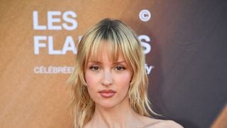 Angèle ne savait "pas conduire ou faire fonctionner le four", la chanteuse a repris son quotidien en main pour revenir à la vraie vie