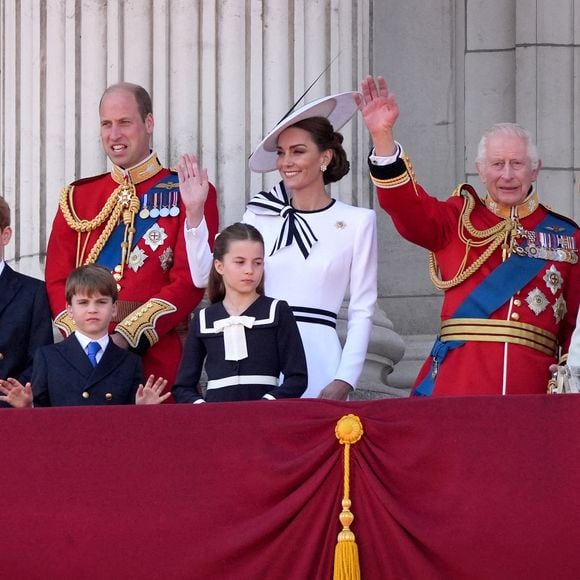 Le 15 juin 2024, le Prince et la Princesse de Galles avec leurs enfants, le Prince George, le Prince Louis, et la Princesse Charlotte et le Roi Charles III et la Reine Camilla, sur le balcon du Palais de Buckingham.