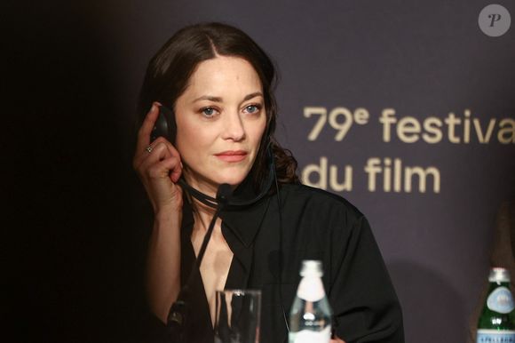Marion Cotillard lors de la conférence de presse pour le film Karma lors du 79ème Festival International du Film de Cannes le 16 mai 2026.

© Valentina Claret / Pool / Bestimage