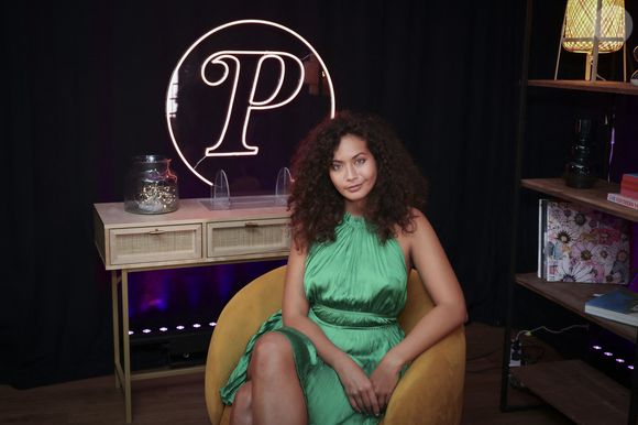 Vaimalama Chaves pose pour notre entretien En Privé avec, dans le cadre de la promotion de son premier livre "O Vai" (éd. First) - dans les locaux de Webedia